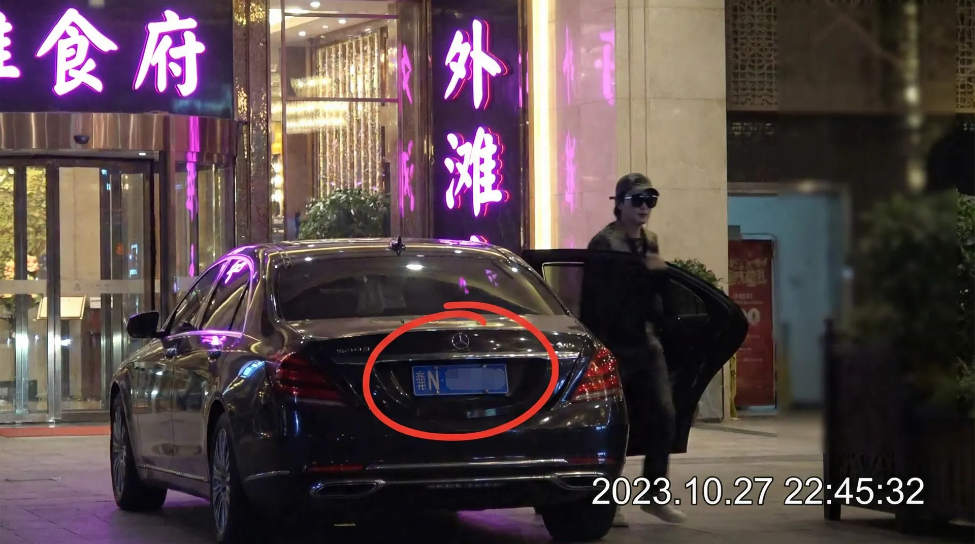 探花视频 - 精彩片段推荐，查看更多精彩内容 - 豪车餐厅外被拍